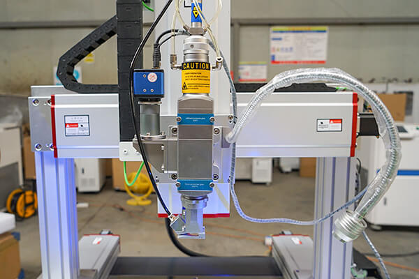 Máquina de soldadura láser robótica 3D Robot de soldadura láser industrial  - DXTECH LASER